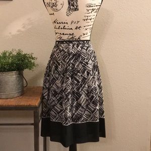 ⬇️ Talbots Skirt - Black White Gray - Size 4
